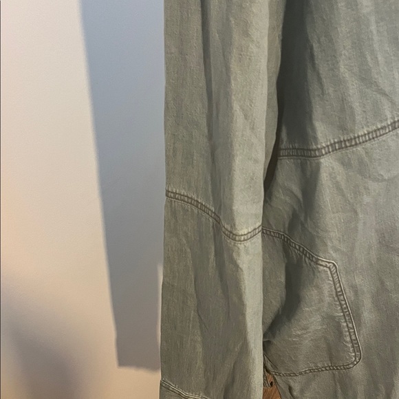 We The Free Light Blue Denim Top - Picture 4 of 9